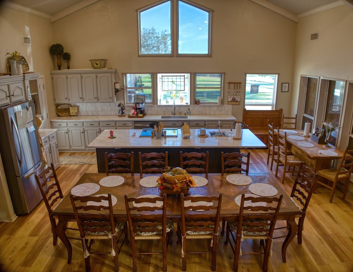 Kitchen & dining