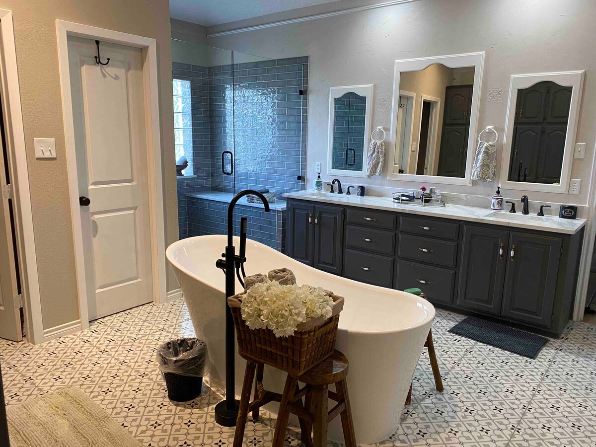 Soaking tub