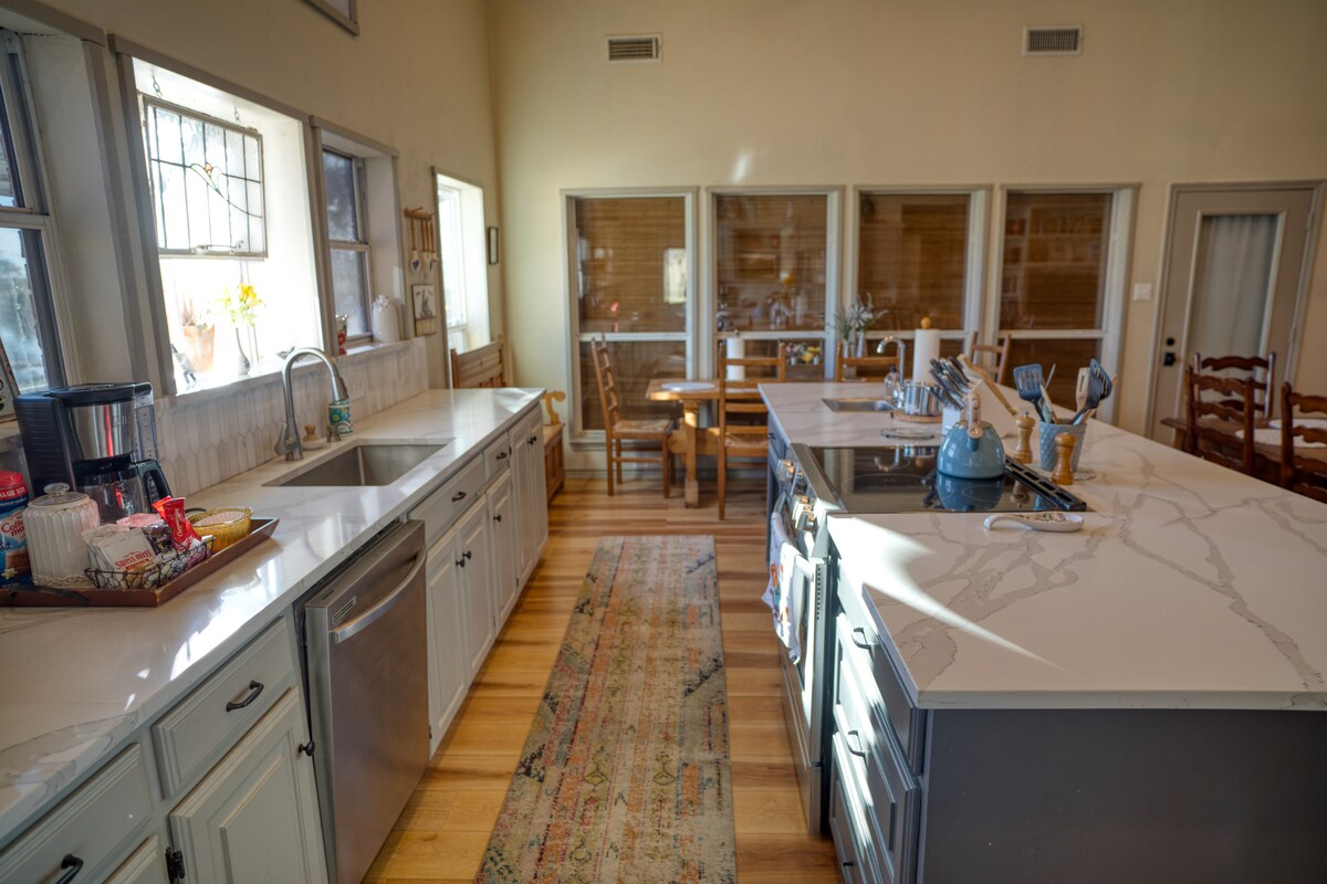 Chef’s kitchen