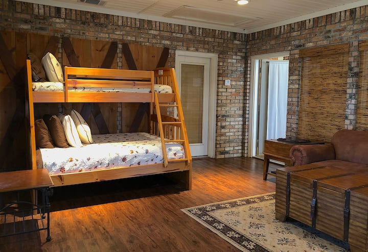 Bunk & lounge