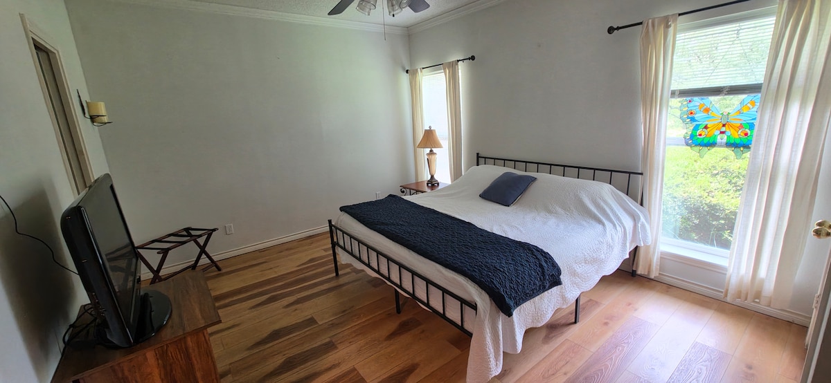Guest bedroom